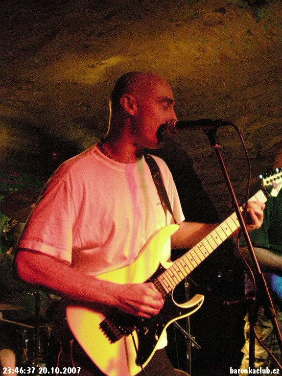 /fotky/07-10-20_Soustrast-Na_ostri_noze-Nirvana_revival/DSCN5059.jpg