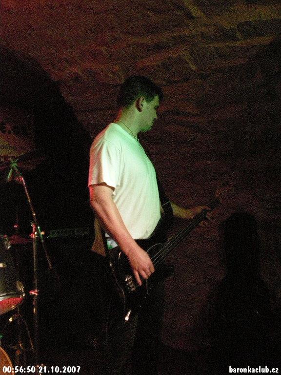 /fotky/07-10-20_Soustrast-Na_ostri_noze-Nirvana_revival/DSCN5107.jpg