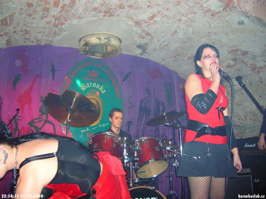 /fotky/08-12-31_Gotickej_silvestr/DSCN5442.JPG