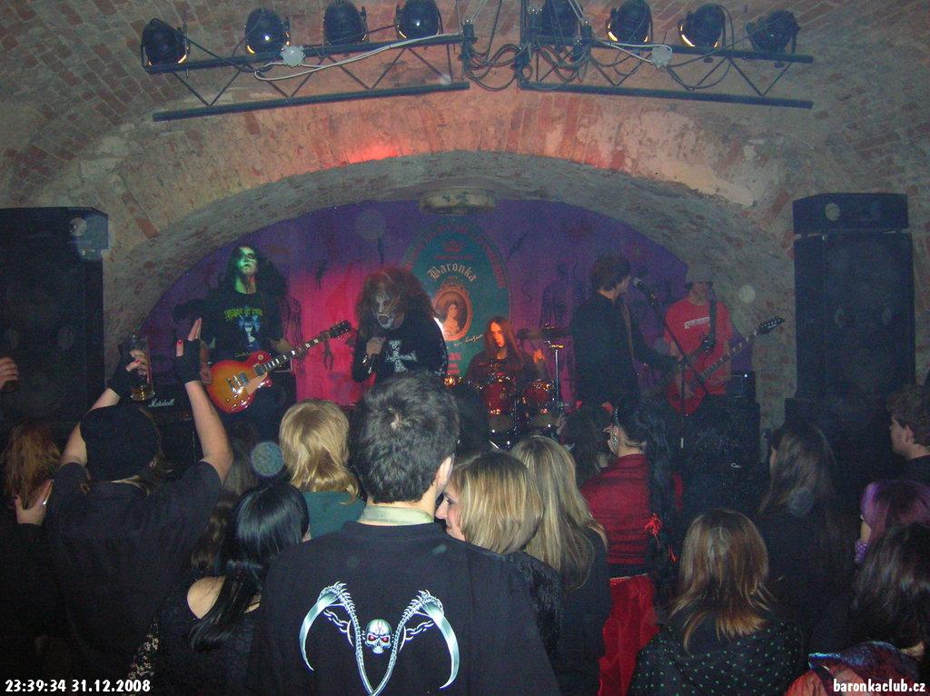 /fotky/08-12-31_Gotickej_silvestr/DSCN5462.JPG