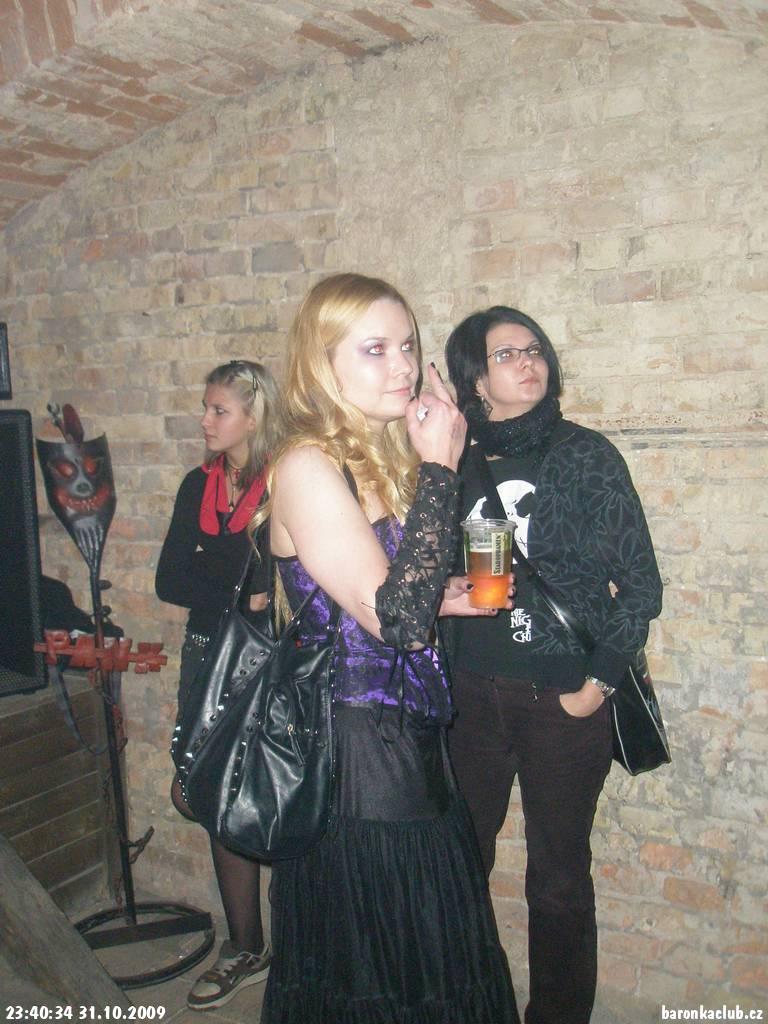 /fotky/09-10-31_Halloween_party_vol.1/PA312971.JPG